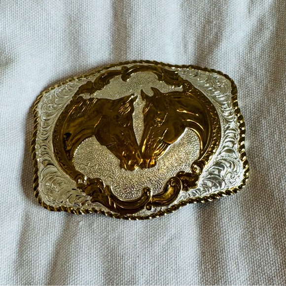 Montana Silver Smiths Western Gold and Silver Belt Buckle. - Picture 3 of 8